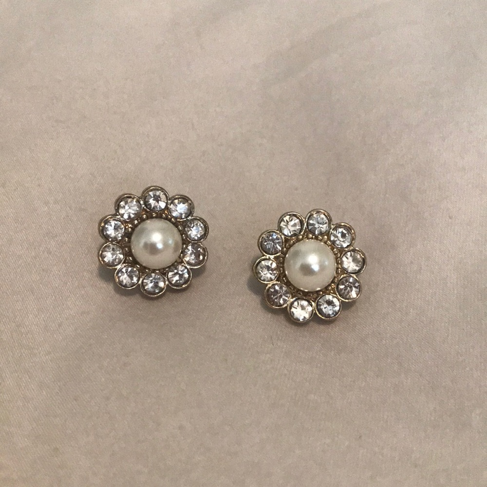Costume pearl and diamond flower earrings.